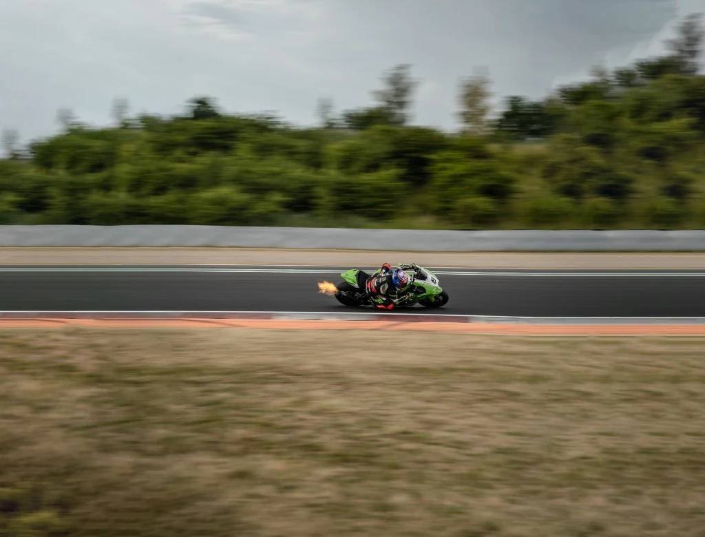 Leon Haslam auf der Kawasaki ZX-10R in Most